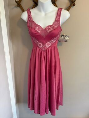 Olga Vintage NWT Bodysilk Lace Nightgown Slip Dress Berry Frost Pink P
